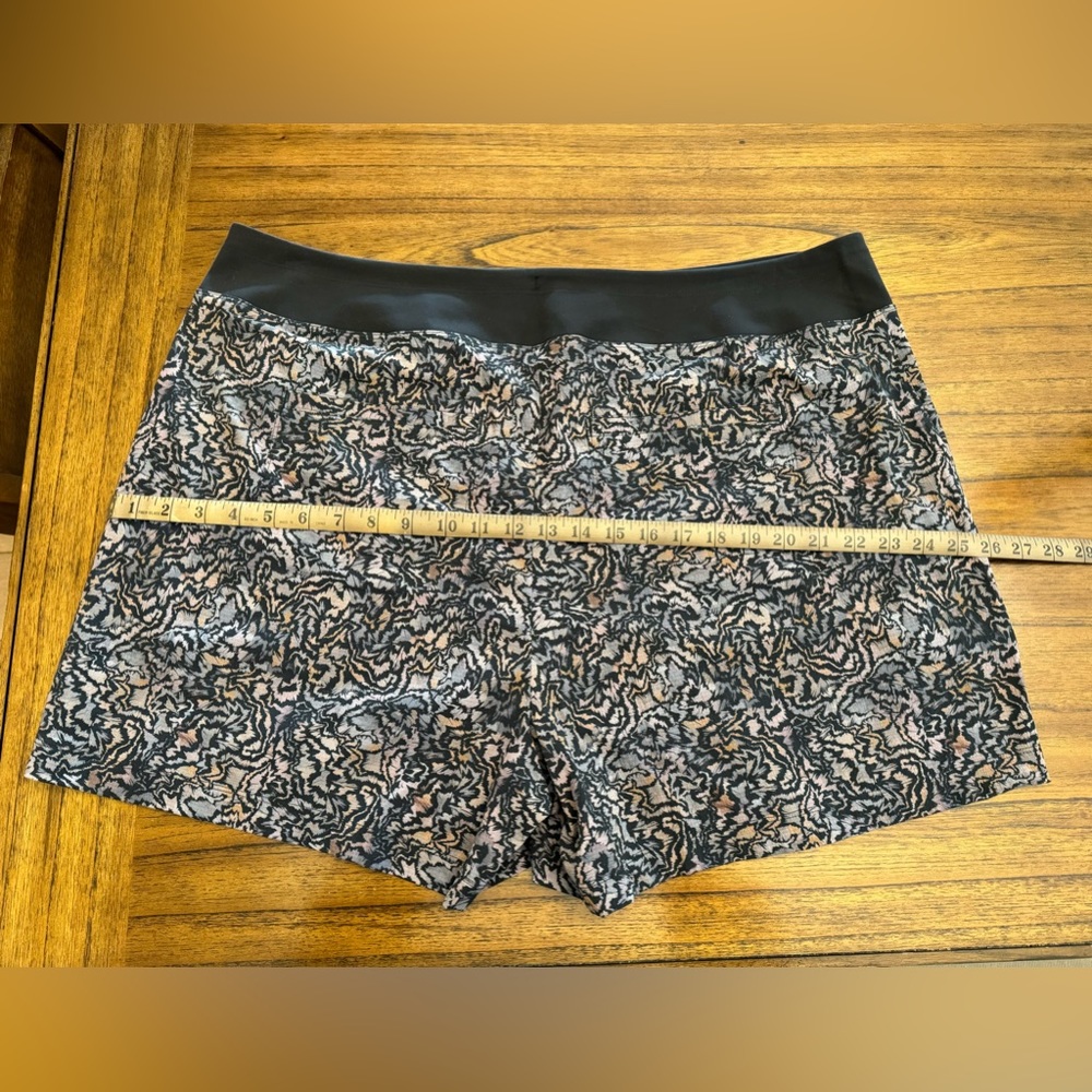 Athleta Plus Shorts 🖤 - Picture 9 of 11